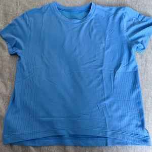 Lululemon workout shirt
